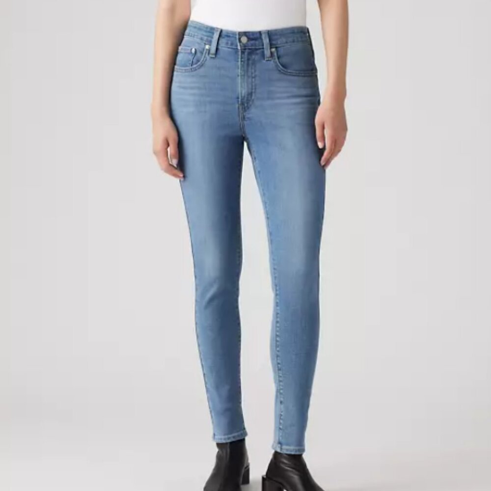 Levi's 721 High Rise Skinny Women's Jeans in Medium Wash